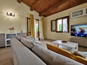 A kitchen or kitchenette at La Casa dell'Orologio