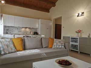 A kitchen or kitchenette at La Casa dell'Orologio