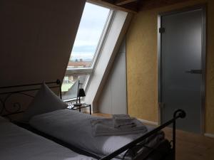 Postel nebo postele na pokoji v ubytování BnB Hopfengrün Langenthal