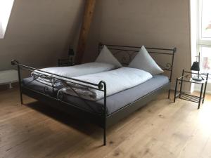 Postel nebo postele na pokoji v ubytování BnB Hopfengrün Langenthal