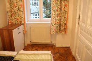 a room with a window and a bed and a door at Homelike City Apartment in Vienna