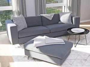 Ein Sitzbereich in der Unterkunft Haus Königsstuhl in Sellin - Penthouse mit Kamin und Balkon