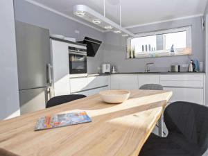Küche/Küchenzeile in der Unterkunft Haus Königsstuhl in Sellin - Penthouse mit Kamin und Balkon