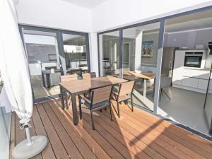 Küche/Küchenzeile in der Unterkunft Haus Königsstuhl in Sellin - Penthouse mit Kamin und Balkon