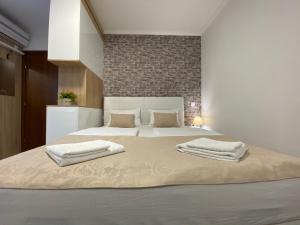 Postel nebo postele na pokoji v ubytování Apartments & Rooms Mostar Story