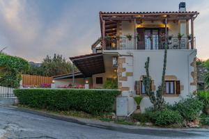 Imagen de la galería de Villa Areti - Traditional Cozy Villa, en Embrósneros