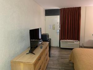 TV in/ali zabaviščno središče v nastanitvi Super Inn