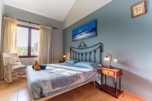 a bedroom with a bed and a table and a chair at Los Granados in La Oliva +14 photos