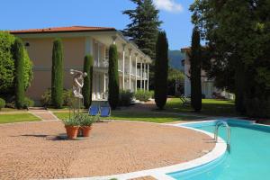 The swimming pool at or close to Lake Front 138 Még 13 kép