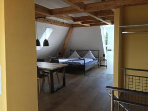 Postel nebo postele na pokoji v ubytování BnB Hopfengrün Langenthal