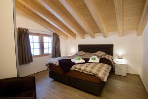 Katil atau katil-katil dalam bilik di Element Chalets Zermatt