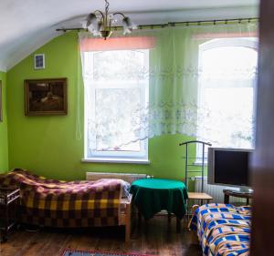 Telewizja i/lub zestaw kina domowego w obiekcie Noclegi na Polnej