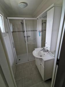 Een badkamer bij Wuivend Riet gelegen op Resort Venetie