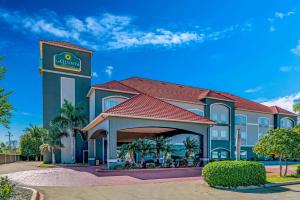 a hotel with a sign on the front of it at La Quinta by Wyndham Alamo-McAllen East in Alamo