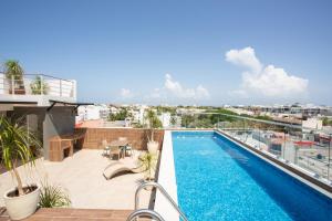 a swimming pool on the roof of a building at Edificio Vanessa 24 studios in Playa del Carmen
