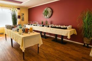 a row of tables in a room with a wall at Hotel Meeresruh Garni in Cuxhaven