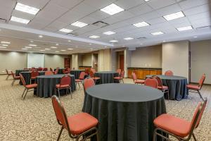 Konferenční prostory v ubytování Comfort Suites Glendale - State Farm Stadium Area + 30 fotografií