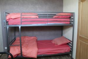 Двуетажно легло или двуетажни легла в стая в Les Riquets