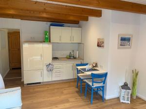 a kitchen with a table and chairs in a room at Ferienhaus Anker an der Nordsee in Dornum