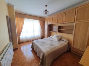 En eller flere senge i et værelse på APARTAMENTO VACACIONES MUXÍA