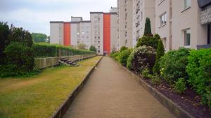 a long path between buildings in a city at Appartement im Zentrum von Langenhagen mit NETFLIX und Tiefgarage in Hannover