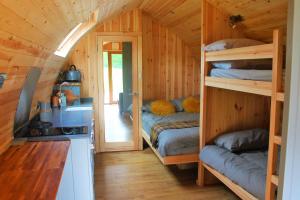 Cairnfold Cabins 객실 침대