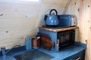 Kuchyň nebo kuchyňský kout v ubytování Cairnfold Cabins