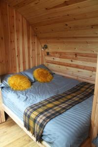 Postel nebo postele na pokoji v ubytování Cairnfold Cabins