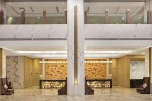 a lobby with a column in the middle of a building at Perenc Hotel in Anshun