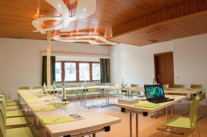 TV a/nebo společenská místnost v ubytování Hotel Alpensonne
