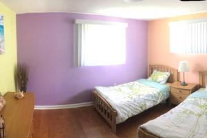 a bedroom with two beds and a window at Cozy retreat in sunny Florida in Sarasota