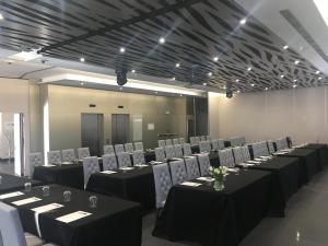 Konferenční prostory v ubytování Hotel & Spa Ciudad de Binéfar + 37 fotografií