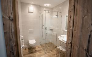 Ένα μπάνιο στο Hotel Garni Isarlodge Wiesenhof