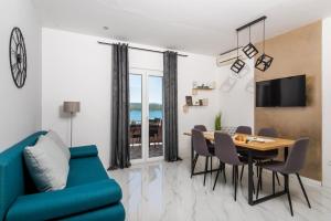TV a/nebo společenská místnost v ubytování Euroholiday apartments