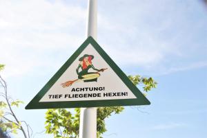 Vottorð, verðlaun, skilti eða annað skjal til sýnis á Hotel Hubertus