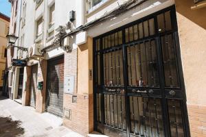 Afbeelding uit fotogalerij van Hostly Sol 2bdr flat with patio in Seville center in Sevilla