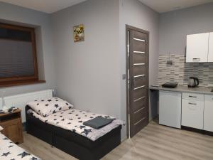 מיטה או מיטות בחדר ב-Agrorelax - Kasina Wielka