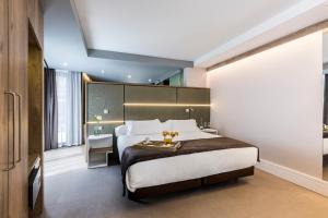 Cama o camas de una habitación en Hotel & Spa Ciudad de Binéfar