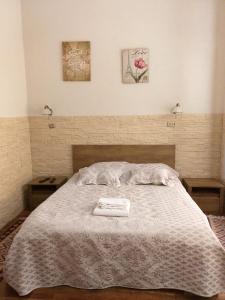 מיטה או מיטות בחדר ב-Raphaela Residence