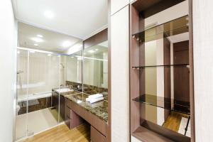 Ένα μπάνιο στο THEADDRESS HIGHVILL Astana +20 φωτογραφίες