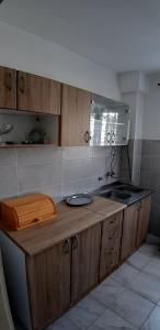 Kuchyňa alebo kuchynka v ubytovaní APARTMAN PAVE & ILIJA jr