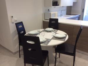 Gallery image of Au cœur de la cité médiévale avec petite vue mer in Bonifacio +11 photos