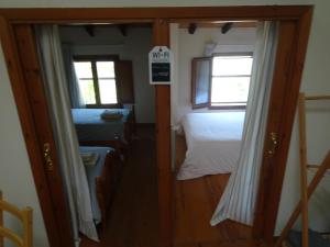 Łóżko lub łóżka w pokoju w obiekcie Les Magranes Bed & Breakfast