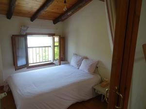 Łóżko lub łóżka w pokoju w obiekcie Les Magranes Bed & Breakfast