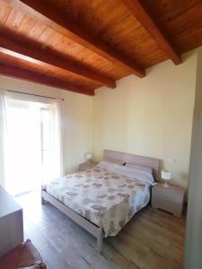 a bedroom with a bed and a wooden ceiling at agriturismo oca giuliva in Lido dei Pini