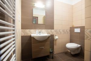 Koupelna v ubytování Casa Nagy + 37 fotografií