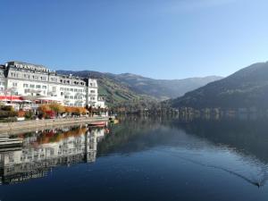 a reflection of a building in a body of water at Apartmany Lend in Lend