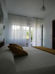 Posteľ alebo postele v izbe v ubytovaní Hostal Pereiriña