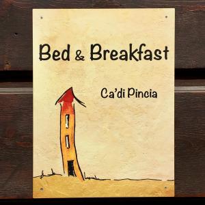 ein Schild mit der Aufschrift Bed & Breakfast calilli pima in der Unterkunft Ca' di Pincia in Astano