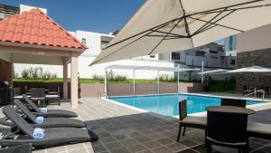 Bazén v ubytování Candlewood Suites - Queretaro Juriquilla by IHG nebo v jeho okolí